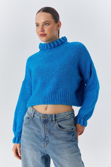 Thick Turtleneck Textured Crop Sweater - Image 5