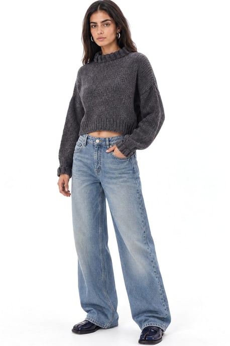 Thick Turtleneck Textured Crop Sweater - Image 3