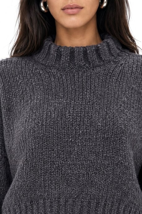 Thick Turtleneck Textured Crop Sweater - Image 4