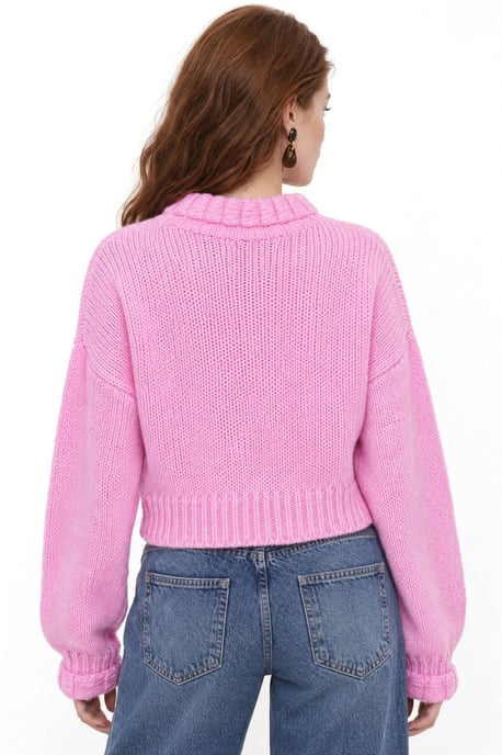 Thick Turtleneck Textured Crop Sweater - Image 3