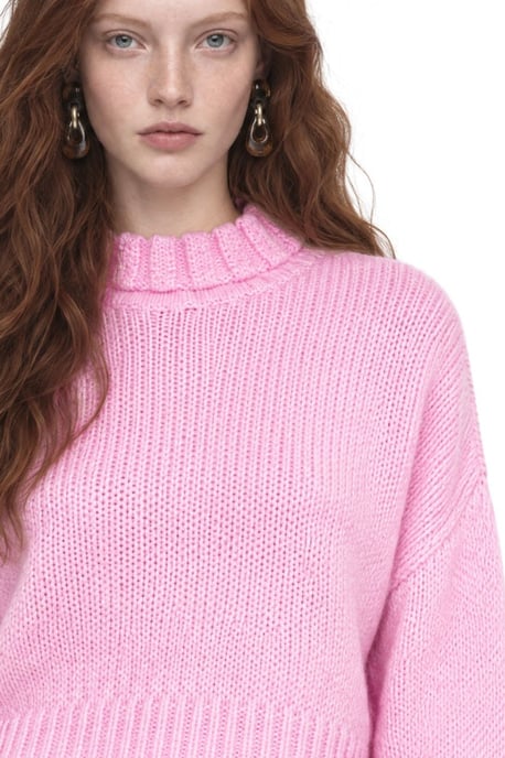 Thick Turtleneck Textured Crop Sweater - Image 4