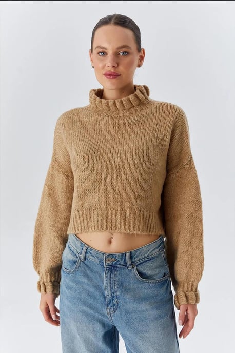 Thick Turtleneck Textured Crop Sweater - Image 5