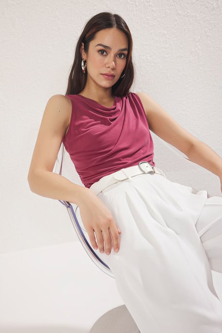 TRENDYOLMİLLA Dames Bordeaux Effen Mouwloos Regular fit Blouses - Image 6