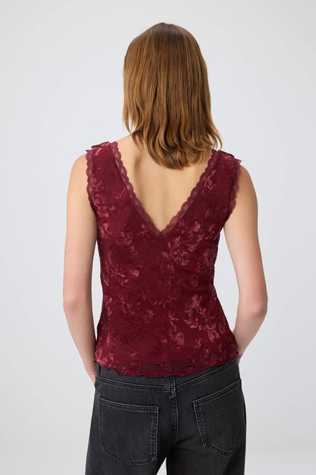 TRENDYOLMİLLA Dames Bordeaux Bloemen Mouwloos Getailleerd Blouses - Image 3
