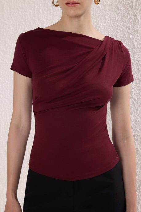 TRENDYOLMİLLA Women's Burgundy Plain Short Fitted Blouses - Image 2