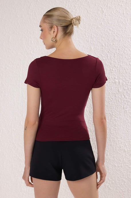 TRENDYOLMİLLA Women's Burgundy Plain Short Fitted Blouses - Image 3