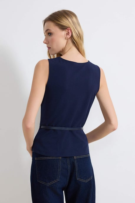 TRENDYOLMİLLA Dames Donkerblauw Effen Mouwloos Getailleerd Blouses - Image 3