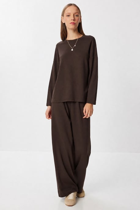 Tweedelige set met wijde broek en blouse met ronde hals - Image 2