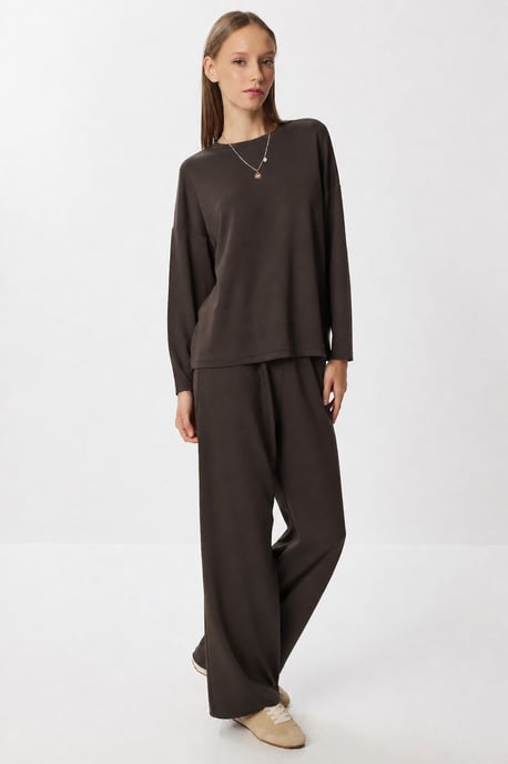 Tweedelige set met wijde broek en blouse met ronde hals - Image 3