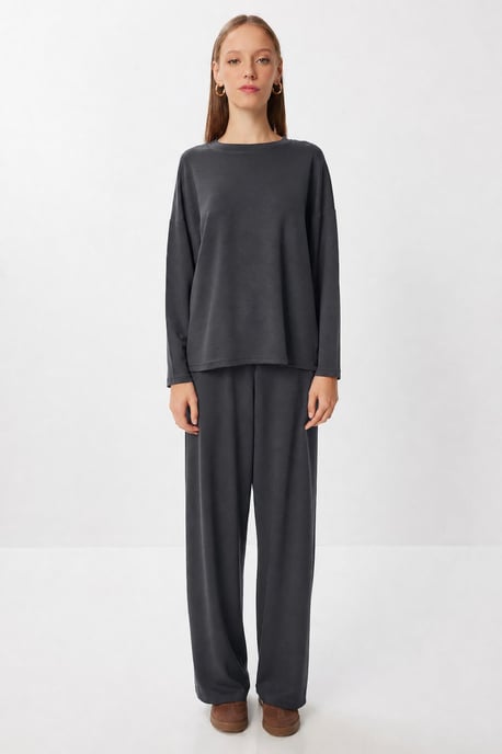 Wijde-pijpen tweedelige set met blouse met ronde hals - Image 3