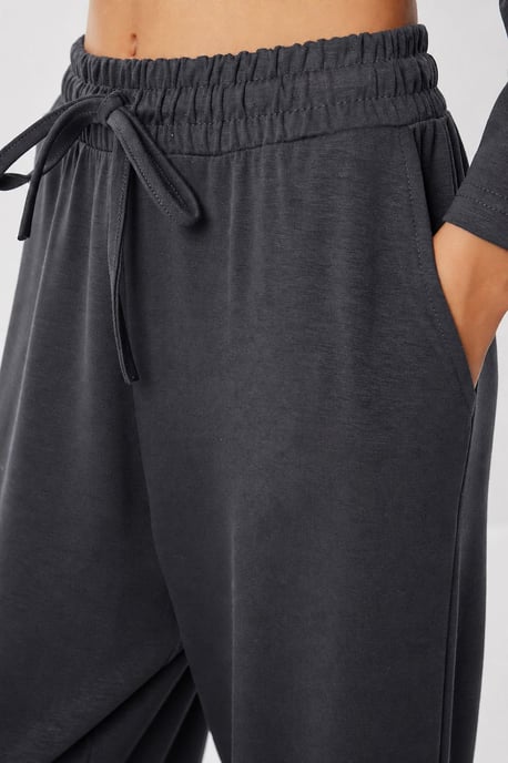 Wijde-pijpen tweedelige set met blouse met ronde hals - Image 6