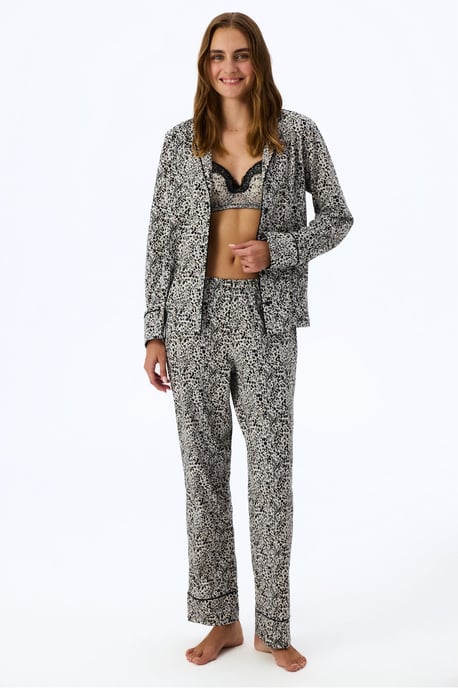 Penti Noir Garden pyjamaset med leopardmönster, långärmad skjorta och byxor - Image 2