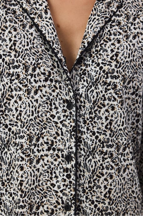 Penti Noir Garden pyjamaset med leopardmönster, långärmad skjorta och byxor - Image 4