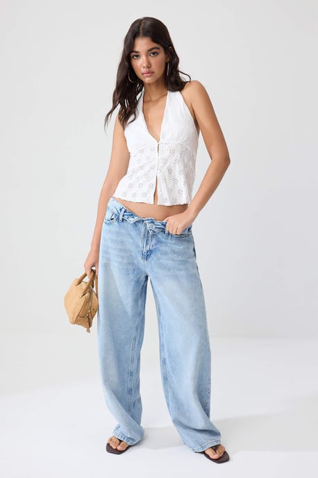 TRENDYOLMİLLA Dames Ecru Effen Mouwloos Getailleerd Blouses - Image 4