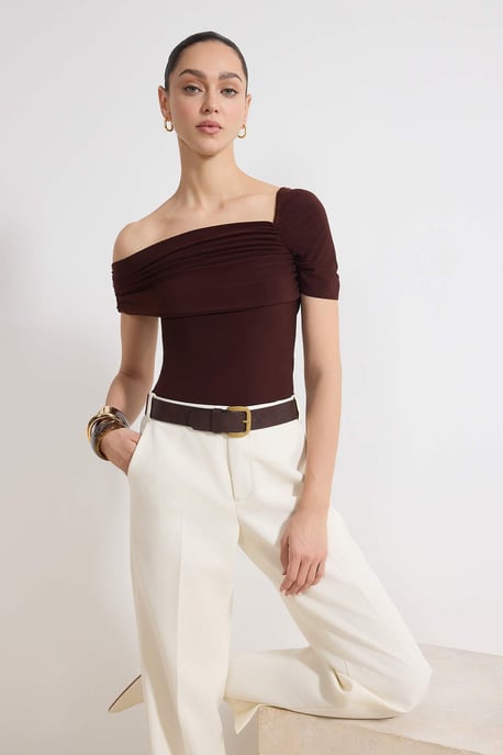 TRENDYOLMİLLA Dames Bruin Effen Kort Getailleerd Blouses - Image 4
