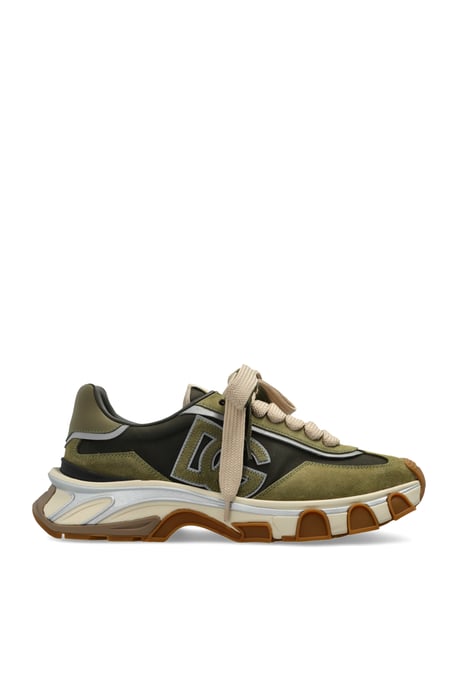 Sports shoes with logo - Image 1