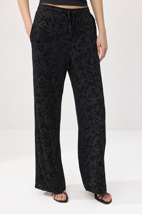 TRENDYOLMİLLA Dames Zwart Bloemen Wijde pijp Normale taille Broeken - Image 2