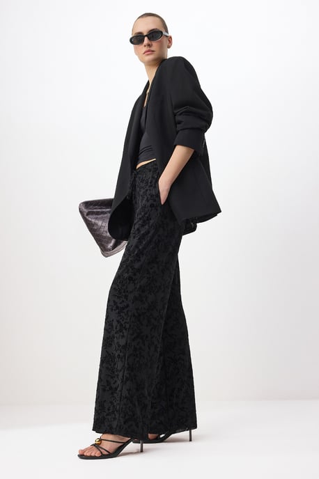 TRENDYOLMİLLA Dames Zwart Bloemen Wijde pijp Normale taille Broeken - Image 4