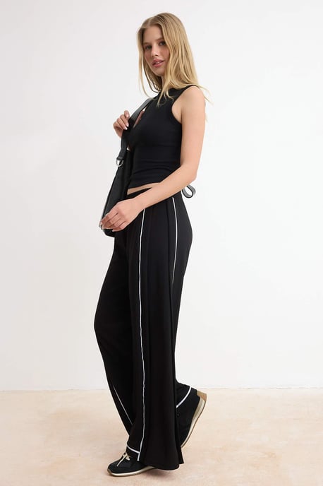 TRENDYOLMİLLA Dames Zwart Effen Wijde pijp Normale taille Broeken - Image 4