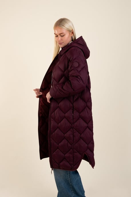 Burgundy Lightweight Water Resistant Longline Quilted Jacket - Image 1