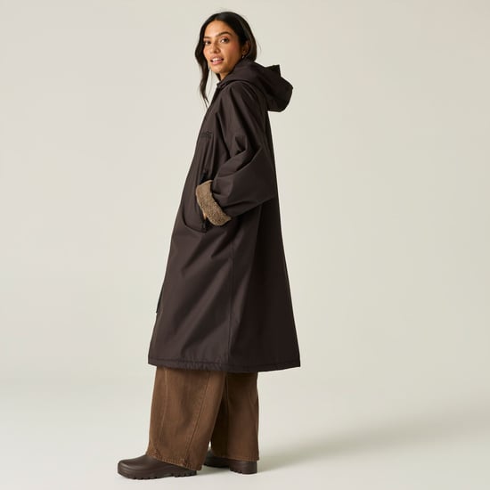 Regatta Outdoor Active Unisex Waterproof Changing Robe - Dark Chocolate/Mocha - Image 3