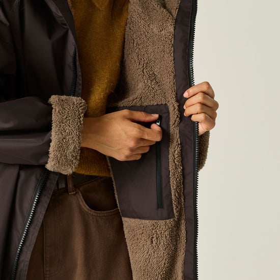 Regatta Outdoor Active Unisex Waterproof Changing Robe - Dark Chocolate/Mocha - Image 4