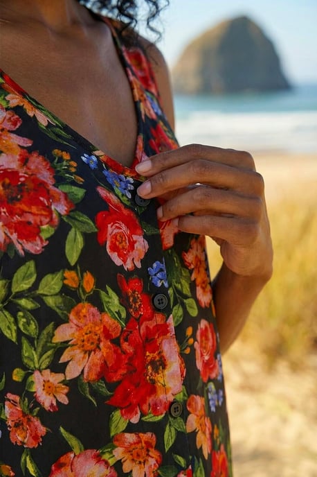 Floral Buttoned Vest Top - Image 5