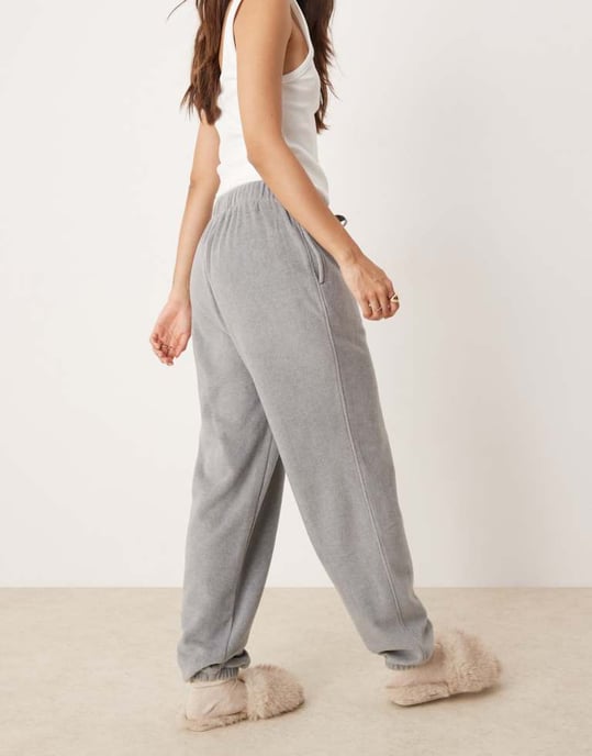 ASOS DESIGN lounge mix & match fleece jogger i ljusgrå - Image 3