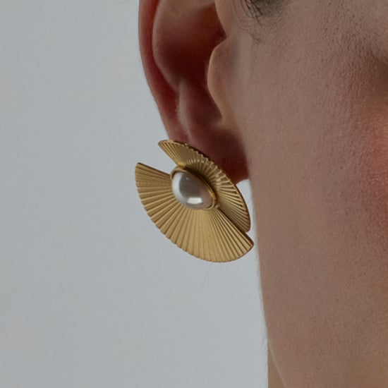 Luxenter Witte Parel oorbellen afgewerkt in 18K geel goud - Lessa - Image 3