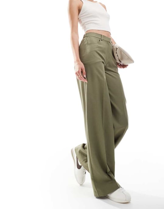ASOS DESIGN Lång avslappnad rakbenad byxa med 5 fickor i khaki - Image 3