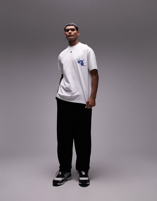Topman avslappnad passform t-shirt med tatuerad svala broderi i vitt - Image 3