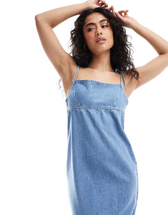 ASOS DESIGN – Blekt maxiklänning i denim med fluga - Image 3