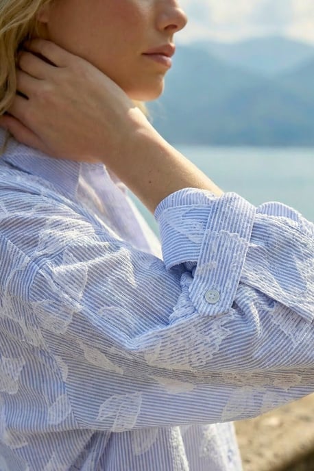 Floral Jacquard Buttoned Shirt - Image 5
