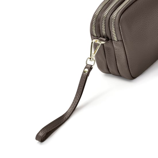Ladies Crossbody Bag With Wide Strap, Chain And Wristlet in Grey - Image 6