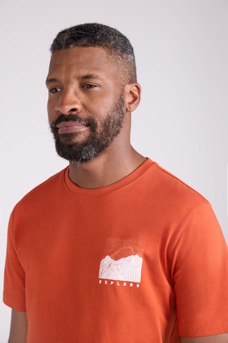 'Tech Mountains' Men's T-Shirt Cotton Breathable Comfy Tee Rust - Image 4
