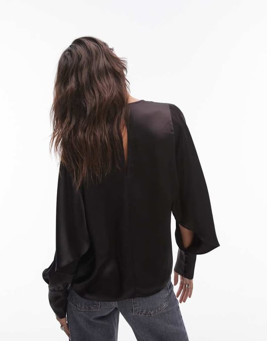 & Other Stories blus med draperad detalj och voluminösa ärmar i mörkbrun - Image 4