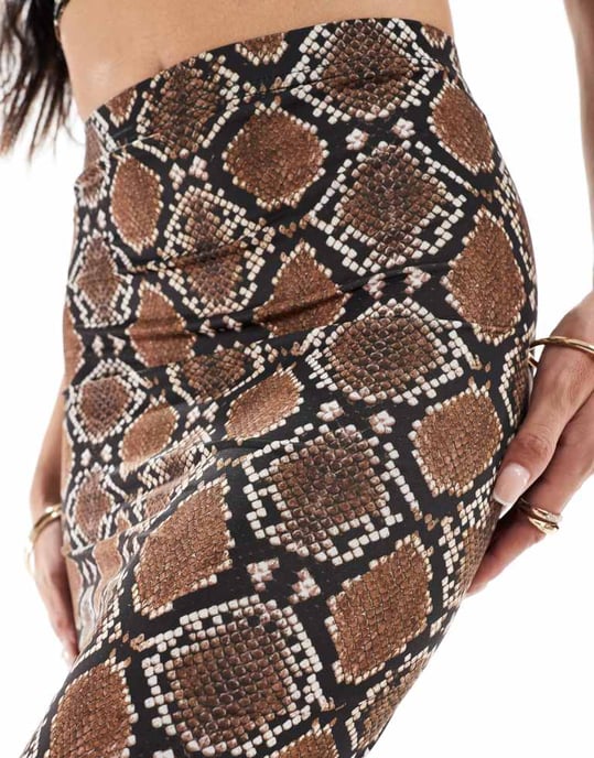 Kaiia exklusiv dubbel-lager slinky mix & match kolumn maxikjol co-ord i ormprint - Image 3
