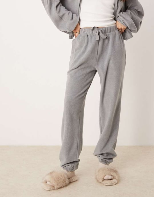 ASOS DESIGN lounge mix & match fleece jogger i ljusgrå - Image 2