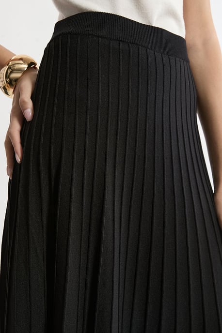 High Waisted Textured Knit Full Maxi Skirt - Image 2