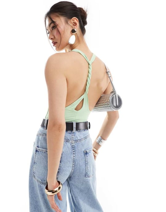 ASOS DESIGN bodysuit med twistad rygg och v-ringning i äpplegrön - Image 4