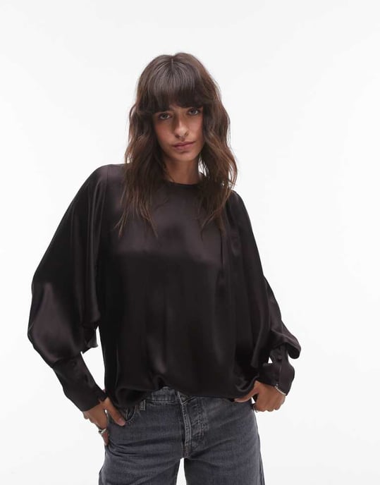 & Other Stories blus med draperad detalj och voluminösa ärmar i mörkbrun - Image 1