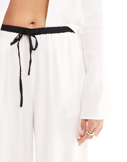Kaiia exclusive linen contrast trim wide leg drawstring beach trousers co-ord in white - Image 2