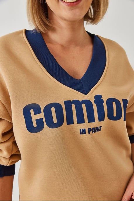 V-Neck Knit Sweatshirt with Motto Print - Image 4
