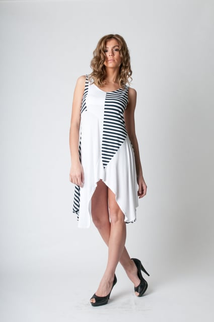 Asymmetrische Tunika mit Streifenmuster in Navy