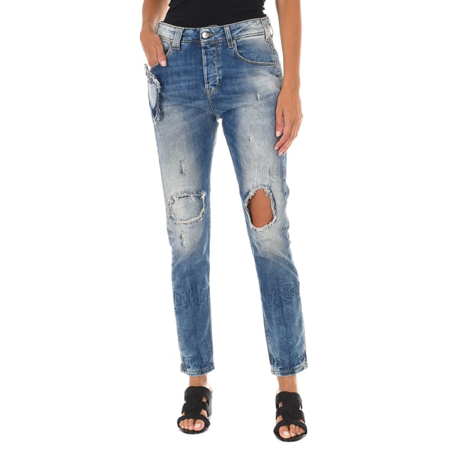 Long denim pants.
 Waist with belt loops.
 Button closure on the front.
 Two pockets on the front.
 Two open pockets on the back with the metal logo.
 Straight cut bottoms
 Worn effect.
 Seams seen in tone.
 Composition: 98% Cotton, 2% Elastane
 Care:
- Wash maximum at 40ºC.
 - Iron at medium temperature. max. 110ºC.
 - Allows you to use a dryer.
 - Do not use bleach.
 - Does not support dry cleaning.