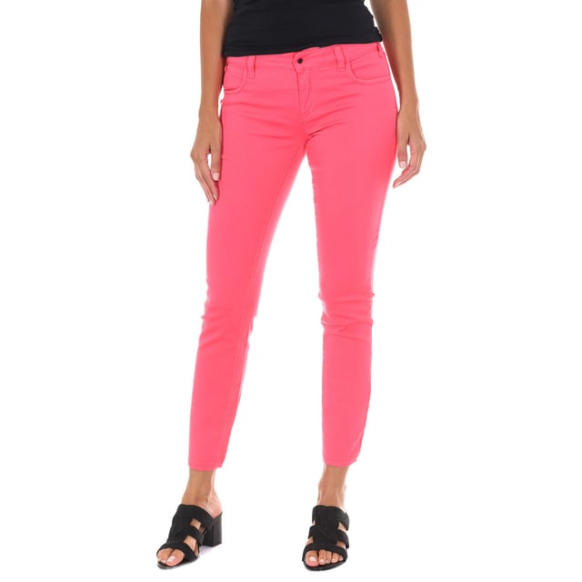 Long jeans. 
 Fuchsia color 
 Waist with belt loops. 
 Button and zip closure on the front. 
 Two mini pockets on the front. 
 Two open pockets on the back. 
 Straight cut hems. 
 Stretch fabric. 
 Matching seams. 

 Composition: 
 - 98% Cotton - 2% Elastane. 

 Washing instructions: 
 - Wash maximum at 40ºC. 
 - Iron at medium temperature. max. 110ºC. 
 - Lets you use a dryer. 
 - Do not use bleach. 
 - Does not support dry cleaning. 

 Composition: 98% Cotton, 2% Elastane
 Care:
- Wash maximum at 40ºC.
 - Iron at medium temperature. max. 110ºC.
 - Allows you to use a dryer.
 - Do not use bleach.
 - Does not support dry cleaning.