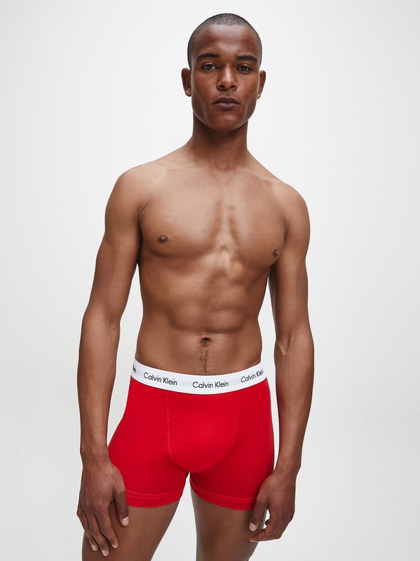 DETAILS
COTTON STRETCH – classic designs and everyday style cut from soft cotton with enough stretch to ensure a superior fit.  • cotton elastane blend • medium rise waist • Calvin Klein signature elastic waistband  Our model is 1.90m (6ft 2in) and is wearing a size M.  95% cotton 5% elastane machine wash tumble dry low fits true to size  Boxers, trunks and briefs can only be returned if unopened in original packaging, unworn and in the same condition as delivered, with all tags attached.
Style #: 0000U2662G