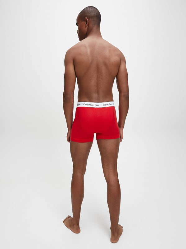 DETAILS
COTTON STRETCH – classic designs and everyday style cut from soft cotton with enough stretch to ensure a superior fit.  • cotton elastane blend • medium rise waist • Calvin Klein signature elastic waistband  Our model is 1.90m (6ft 2in) and is wearing a size M.  95% cotton 5% elastane machine wash tumble dry low fits true to size  Boxers, trunks and briefs can only be returned if unopened in original packaging, unworn and in the same condition as delivered, with all tags attached.
Style #: 0000U2662G