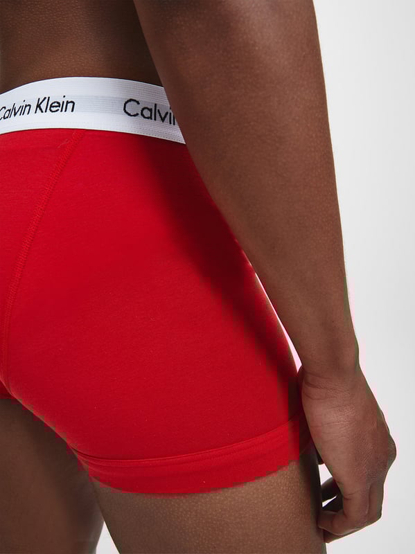 DETAILS
COTTON STRETCH – classic designs and everyday style cut from soft cotton with enough stretch to ensure a superior fit.  • cotton elastane blend • medium rise waist • Calvin Klein signature elastic waistband  Our model is 1.90m (6ft 2in) and is wearing a size M.  95% cotton 5% elastane machine wash tumble dry low fits true to size  Boxers, trunks and briefs can only be returned if unopened in original packaging, unworn and in the same condition as delivered, with all tags attached.
Style #: 0000U2662G