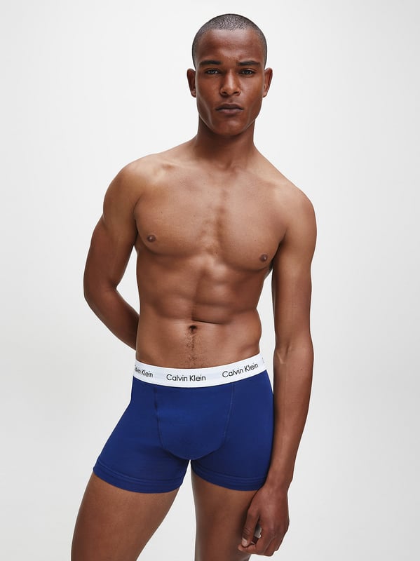 DETAILS
COTTON STRETCH – classic designs and everyday style cut from soft cotton with enough stretch to ensure a superior fit.  • cotton elastane blend • medium rise waist • Calvin Klein signature elastic waistband  Our model is 1.90m (6ft 2in) and is wearing a size M.  95% cotton 5% elastane machine wash tumble dry low fits true to size  Boxers, trunks and briefs can only be returned if unopened in original packaging, unworn and in the same condition as delivered, with all tags attached.
Style #: 0000U2662G